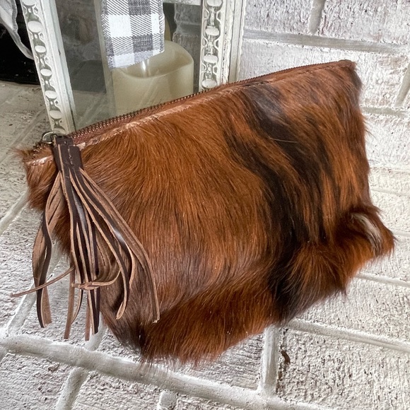 Cosmetic bag, new hair on hide, lined interior, zipper, inside pocket & tassel - Picture 5 of 6